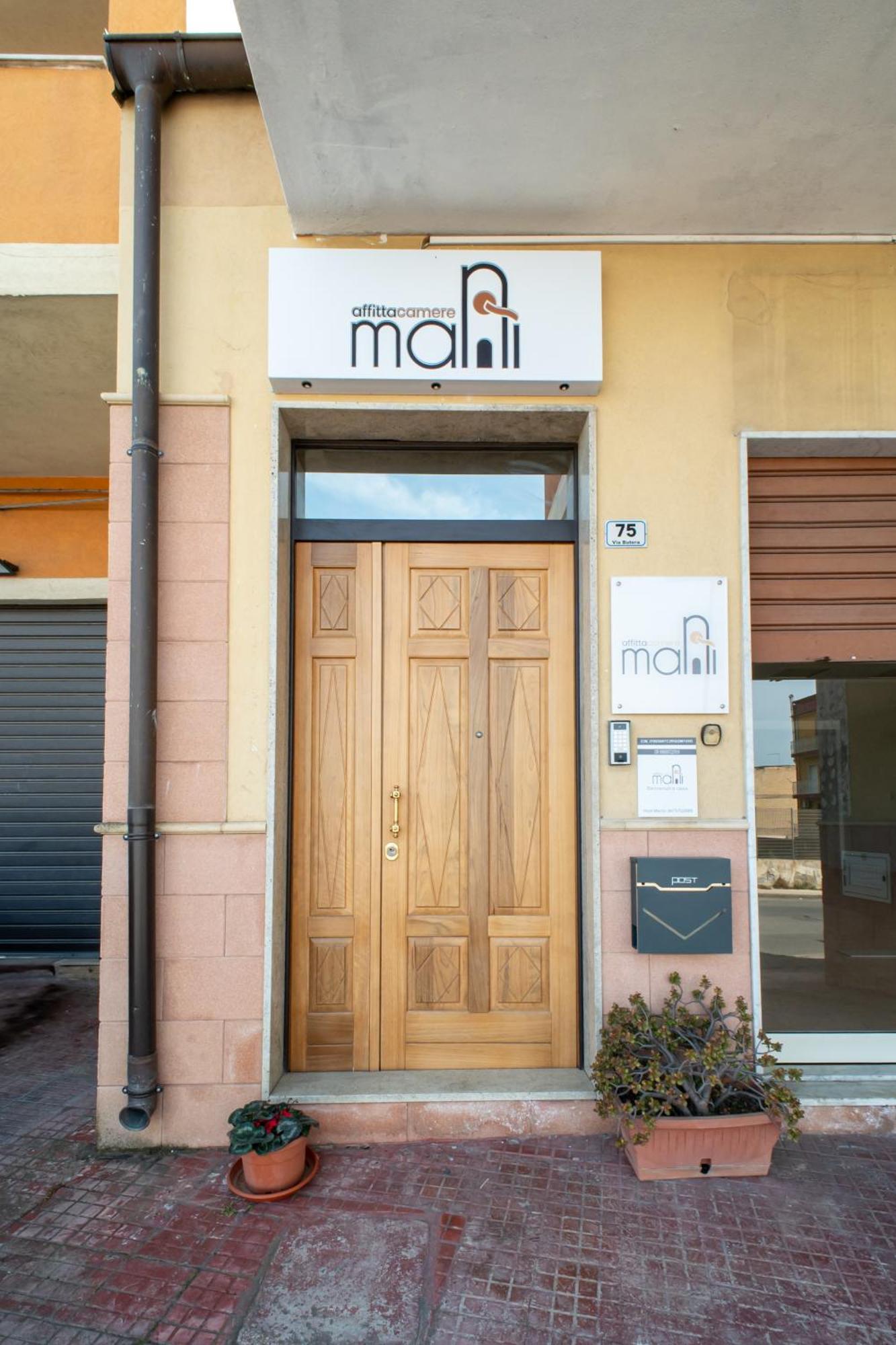 Affittacamere Mani - Camere Con Bagno Privato Gela Dış mekan fotoğraf